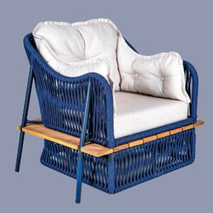 Poltrona Germânia com estrutura de alumínio e madeira cumarú, revestida com Corda Náutica.